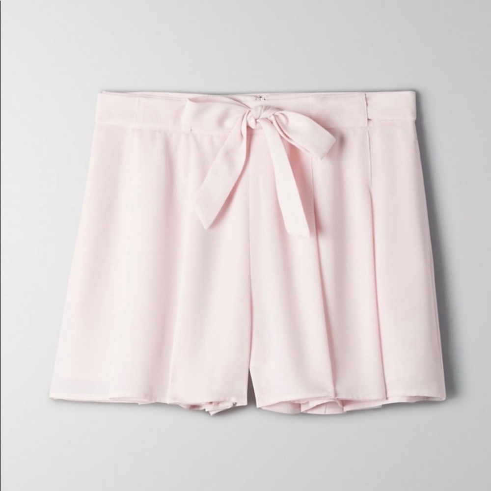 Aritzia Sunday Best flowy shorts
